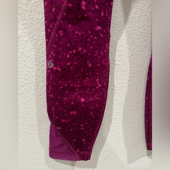 Lululemon Athletica Inspire Tight II Geo Regal Plum Ankle Cropped Leggings 4 - Picture 12 of 16
